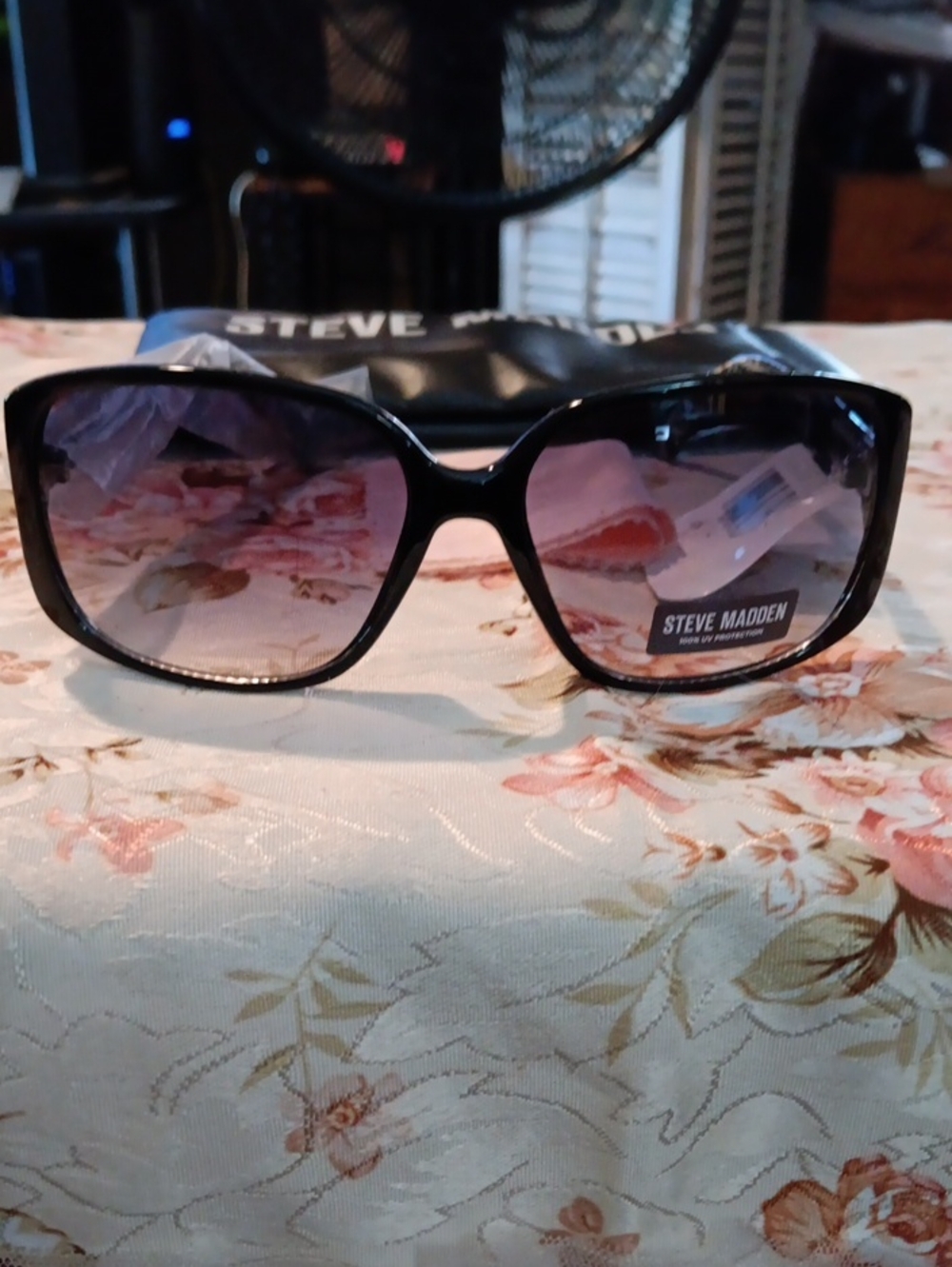 Steve Madden Black Frame Sunglasses with Gradient Lenses